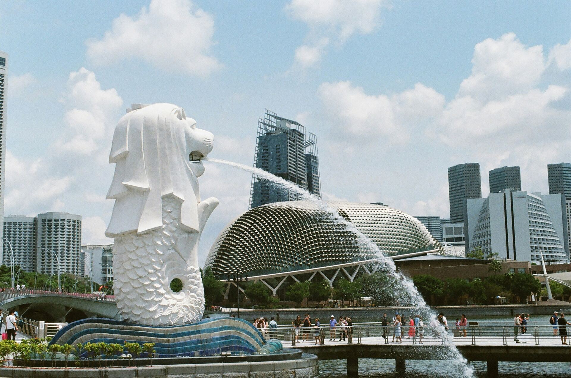 Merlion Park with the Singapore city skyline